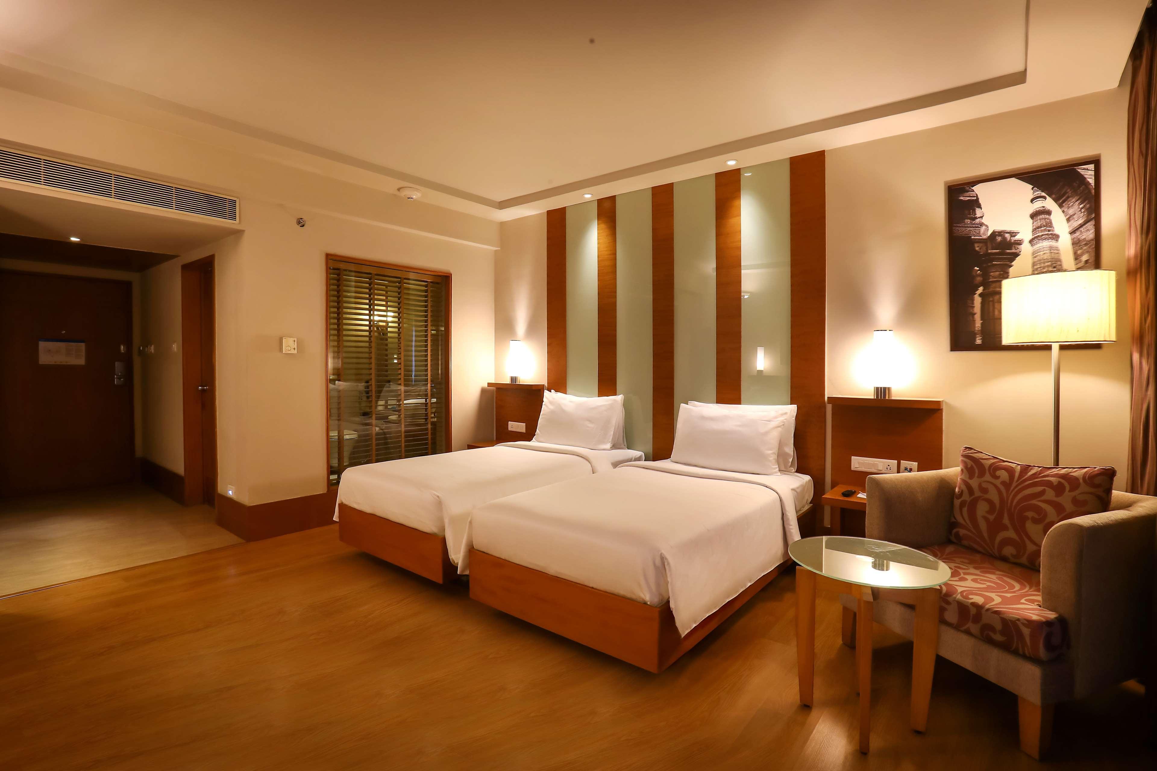 Radisson Blu Hotel Chennai City Centre Esterno foto