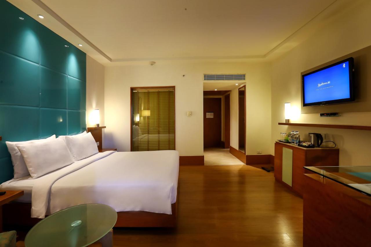Radisson Blu Hotel Chennai City Centre Esterno foto